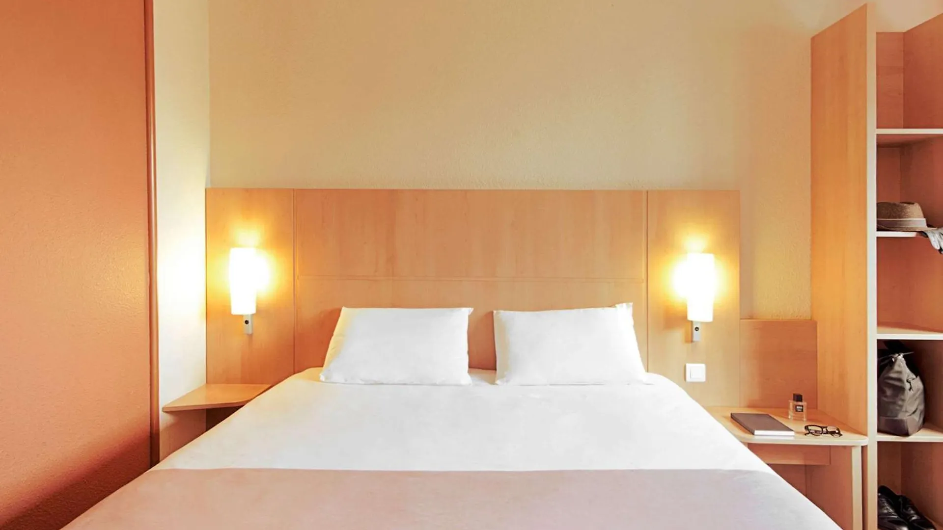Ibis Stuttgart Centrum 3*,  Alemania